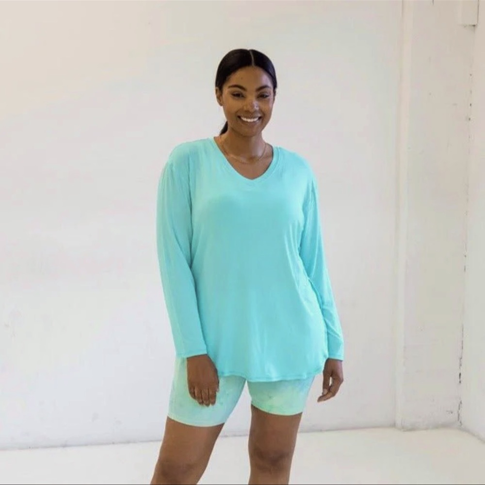 SENITA ATHLETICS Sz Med light blue NWT BOYFRIEND LONG SLEEVE TOP workout